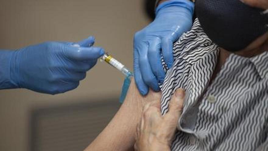 Campaña de vacunación contra la gripe en adultos.