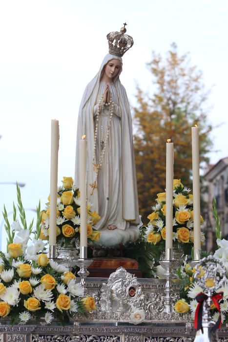 Procesión de la Virgen de Fátima por la Trinidad