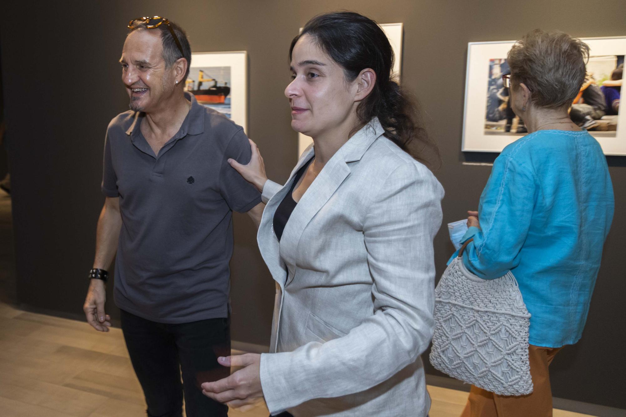 Llenazo en la inauguración de "Miradas" de José Aleixandre