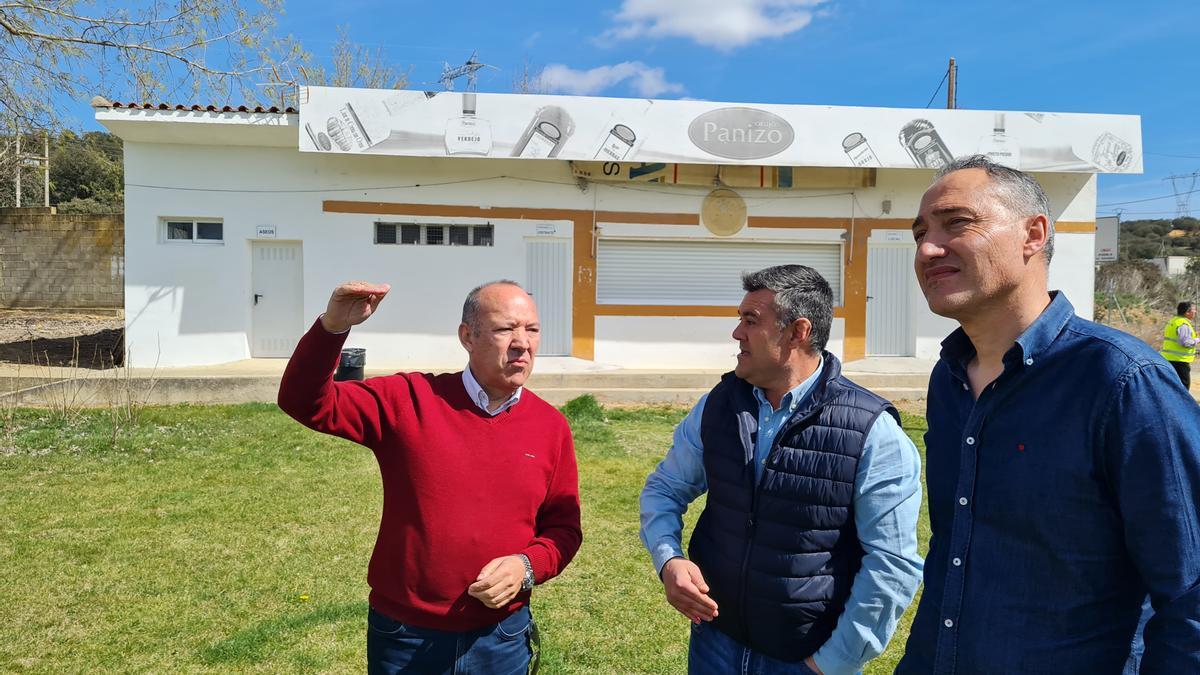 Visita de los responsables al campo de Camarzana de Tera