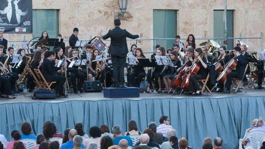 Pasodobles y música actual en el concierto de Maestro Lupi