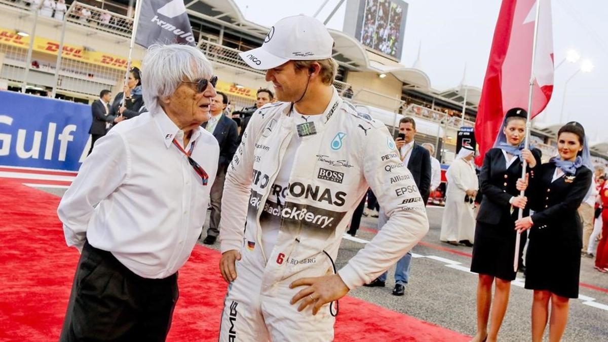 Bernie Ecclestone con Nico Rosberg, en Baréin.