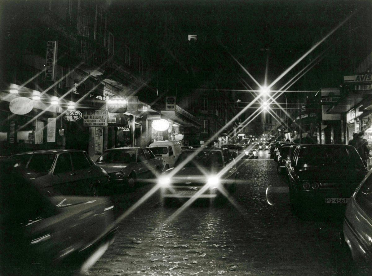 La Rúa Carral, de noche, en 1984.