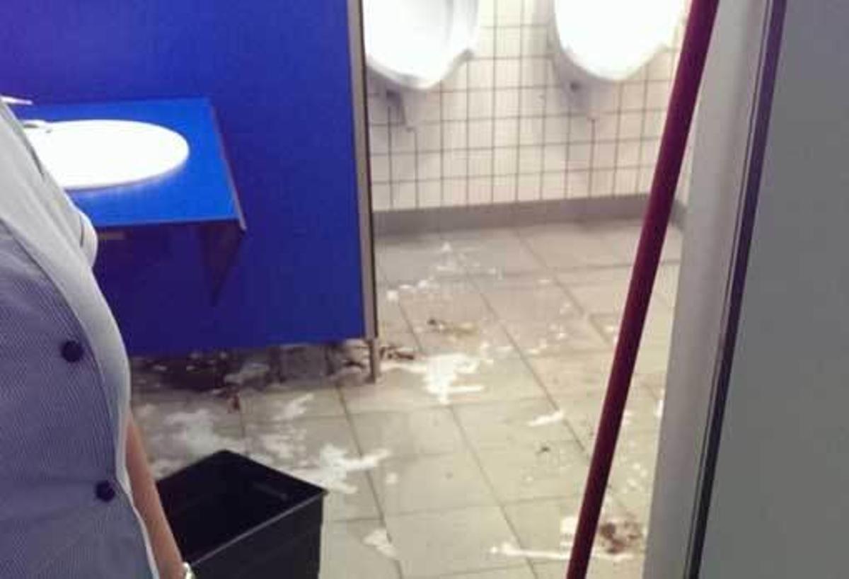 Un hombre de 64 años fallece al pegarse un tiro en la sien en unos baños del HUCA