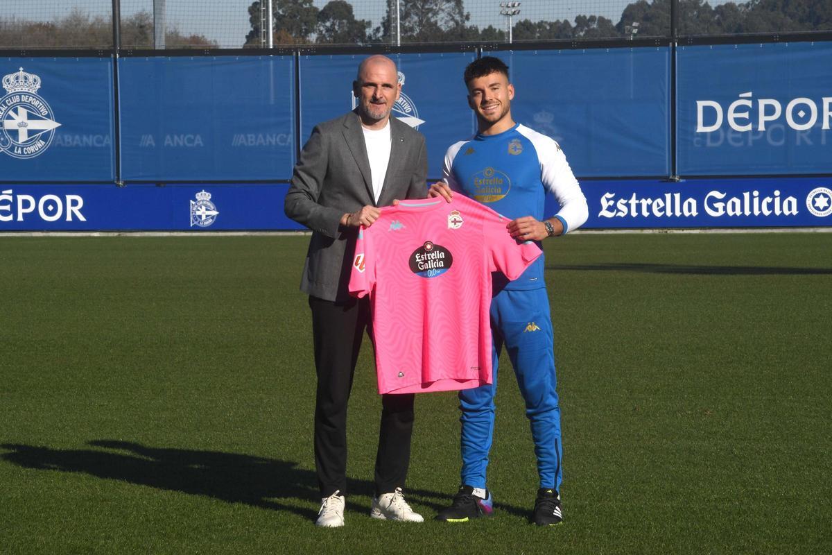 Álvaro Ferllo firma hasta 2027 con el Deportivo