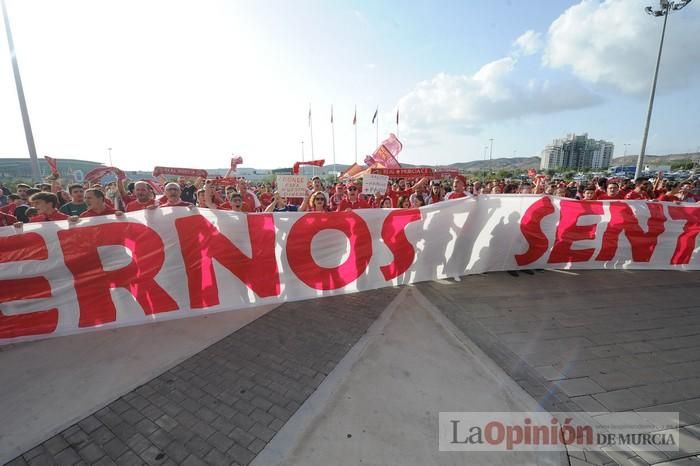 Tensión en la puerta de Nueva Condomina