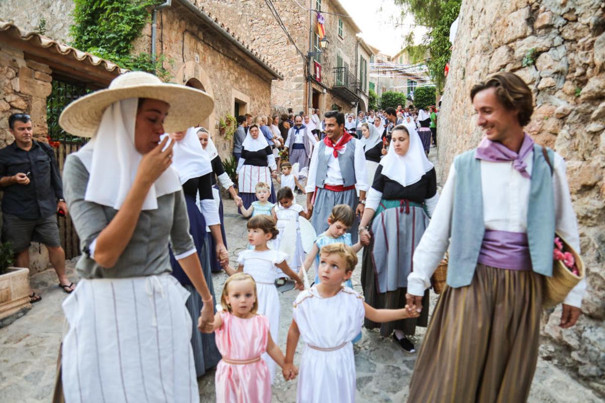 Procesión de la Reliquia de Santa Catalina Thomàs de Valldemossa Procesión de la Reliquia de Santa Catalina Thomàs de Valldemossa