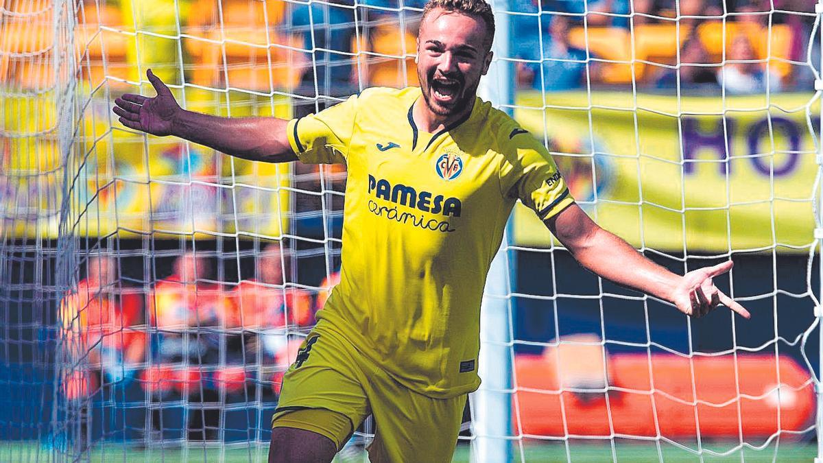 Javi Ontiveros durante un partido con el Villarreal.