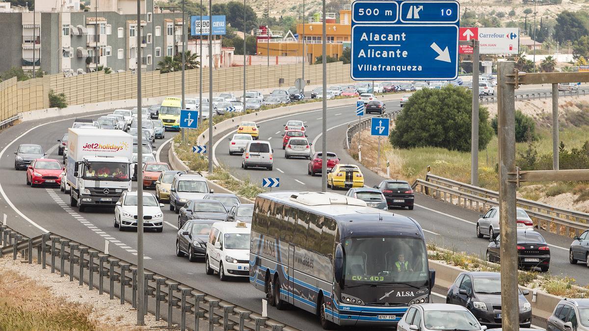 Retenciones de tráfico en la Autovía a la altura de Villafranqueza