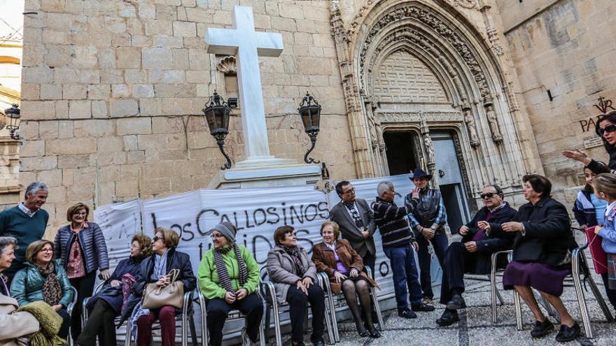 El permiso del Gobierno a la concentración vecinal impide retirar la Cruz de los Caídos