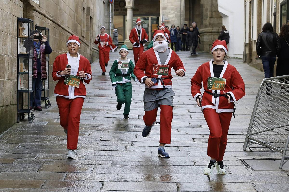 Gran ambiente en la Carrera de Papá Noel en Santiago