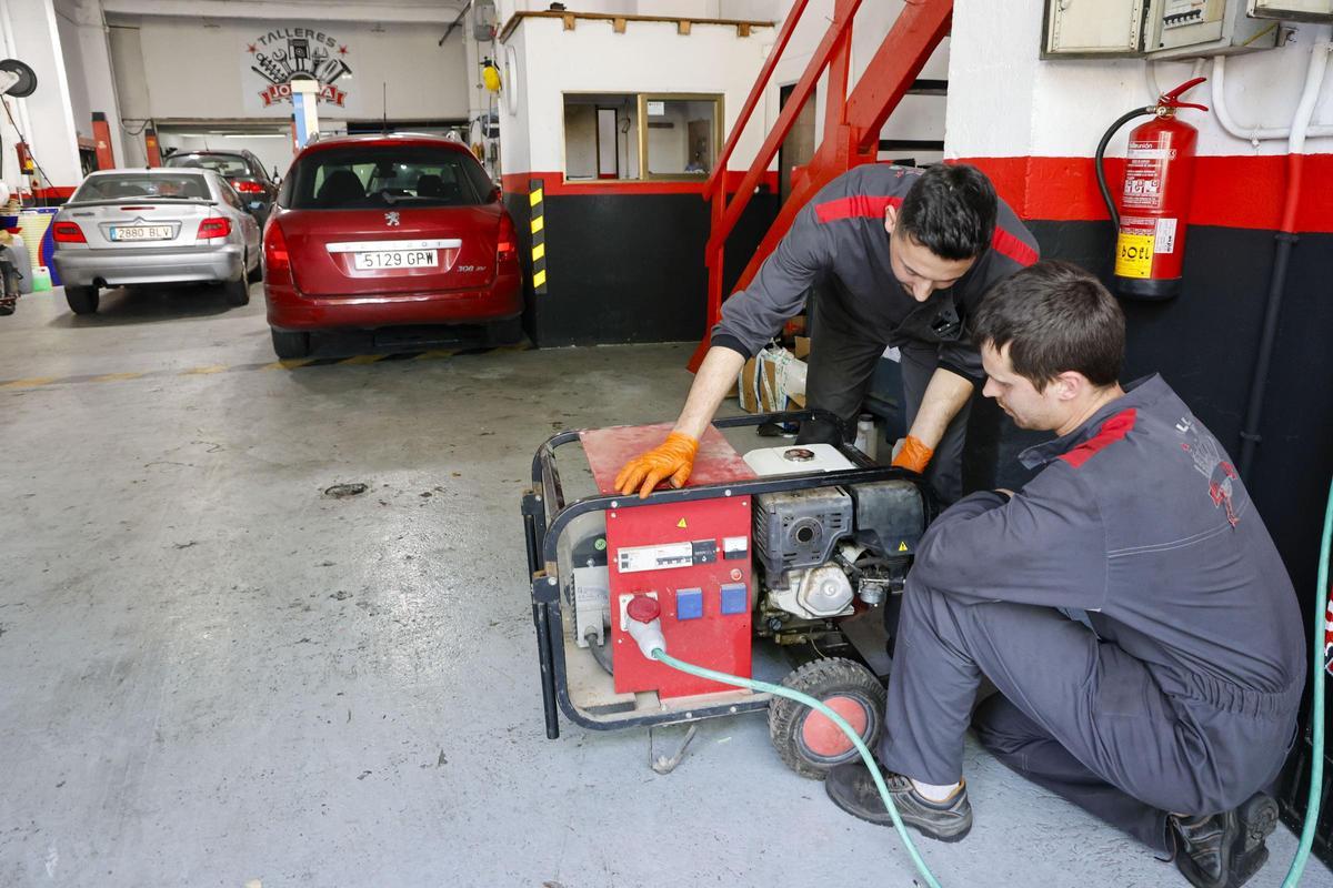 Del Clínico a Lavacolla: así se ha vivido el apagón en Santiago Del Clínico a Lavacolla: así se ha vivido el apagón en Santiago
