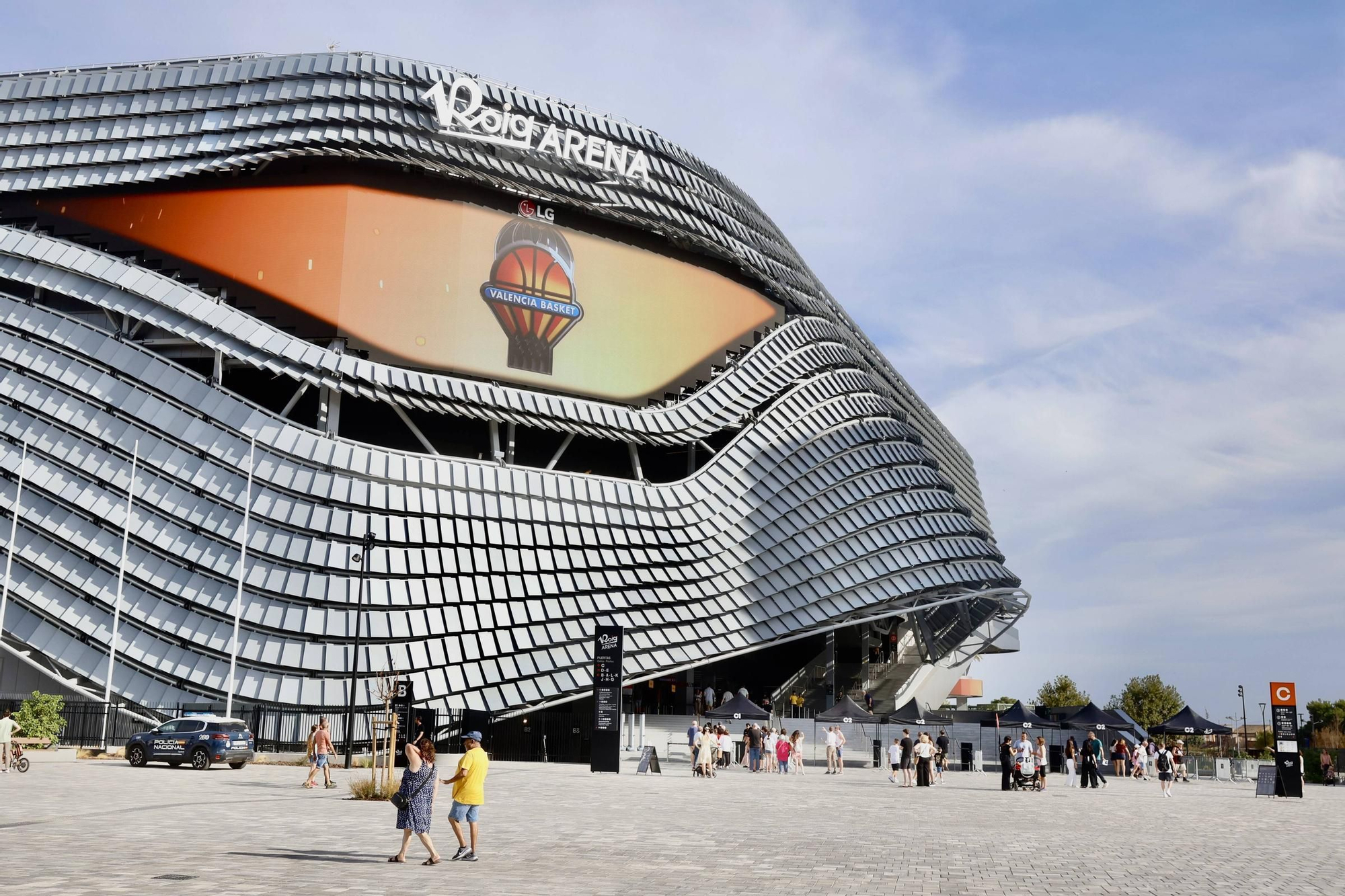 La afición del Valencia Basket visita el Roig Arena