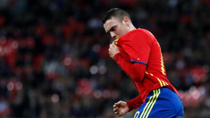 Aspas celebra su gol en Wembley. // Reuters