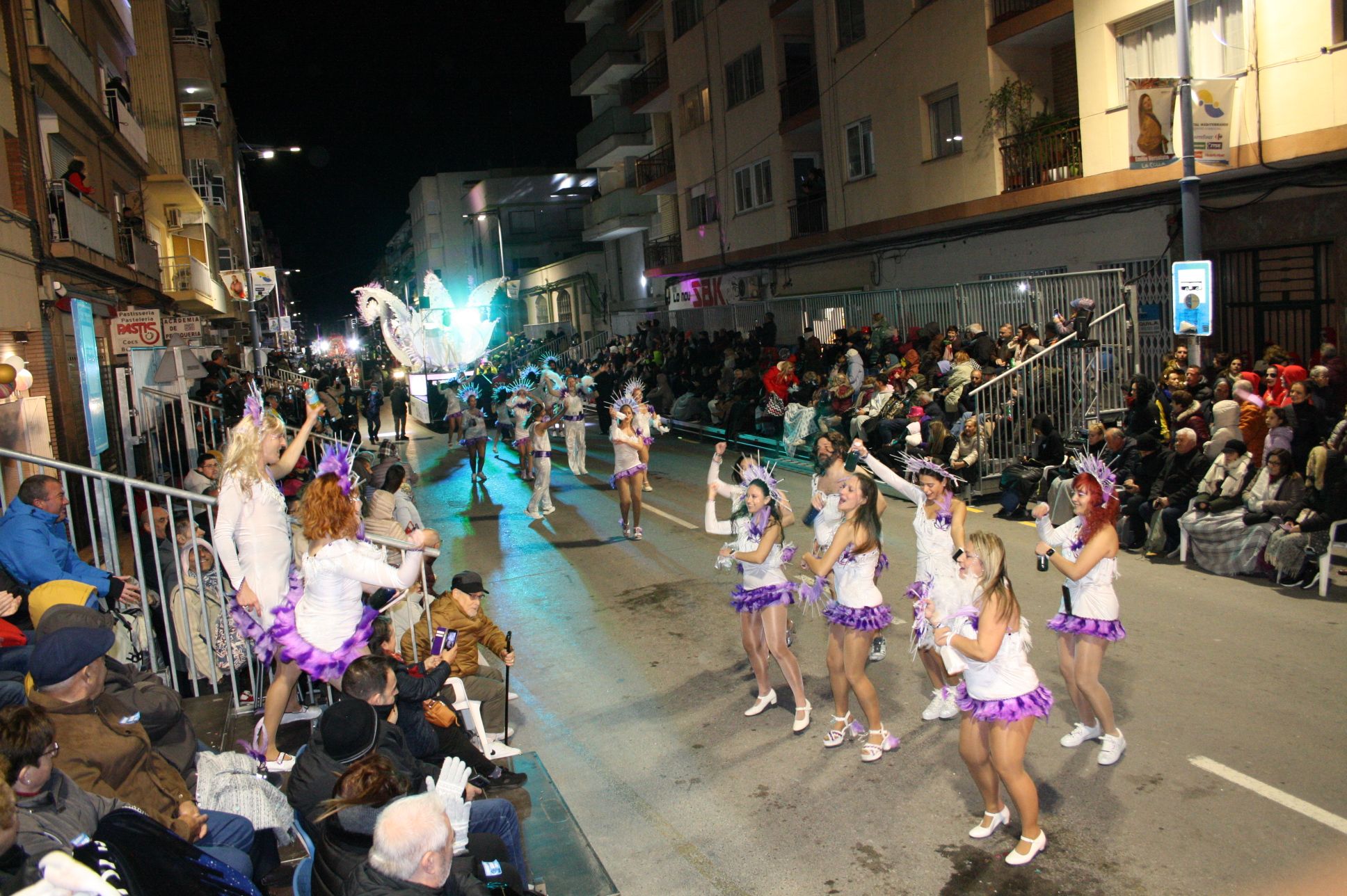 Macrogalería de fotos del primer gran desfile del Carnaval de Vinaròs