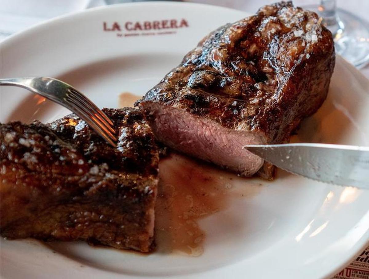 La espectacular carne del asador argentino.
