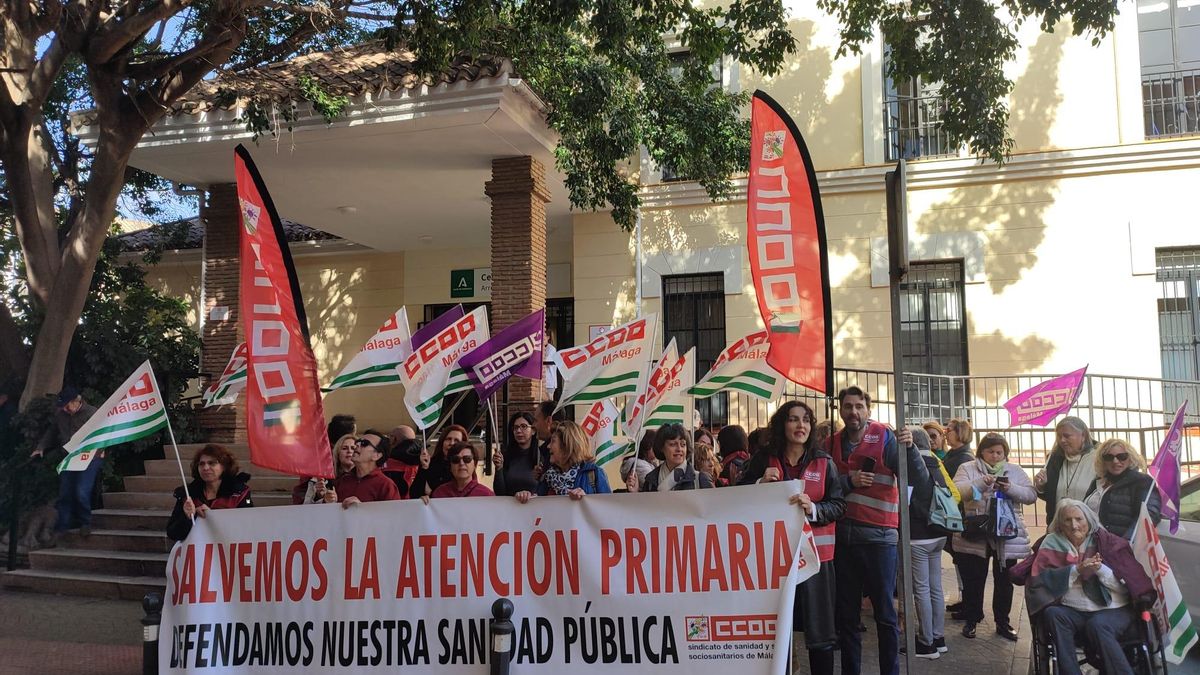 CSIF, CCOO y UGT se han concentrado hoy para exigir la "inmediata retirada" del proyecto de Orden que "pretende privatizar consultas de Atención Primaria".