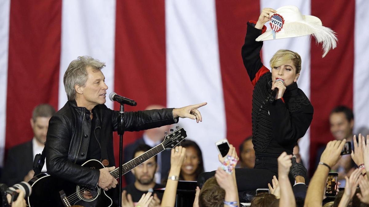 Jon Bon Jovi y Lady Gaga en un mitin de apoyo a Hillary Clinton en 2016. En esta campaña han vuelto a apoyar a los demócratas.