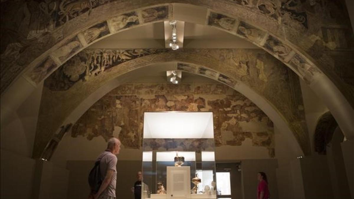 La sala del Museu Nacional donde se exponen las pinturas murales de la sala capitular del monasterio de Sijena salvadas por Josep Gudiol.