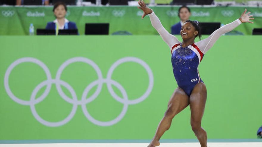 Simone Biles poco antes de ganar su segundo oro.