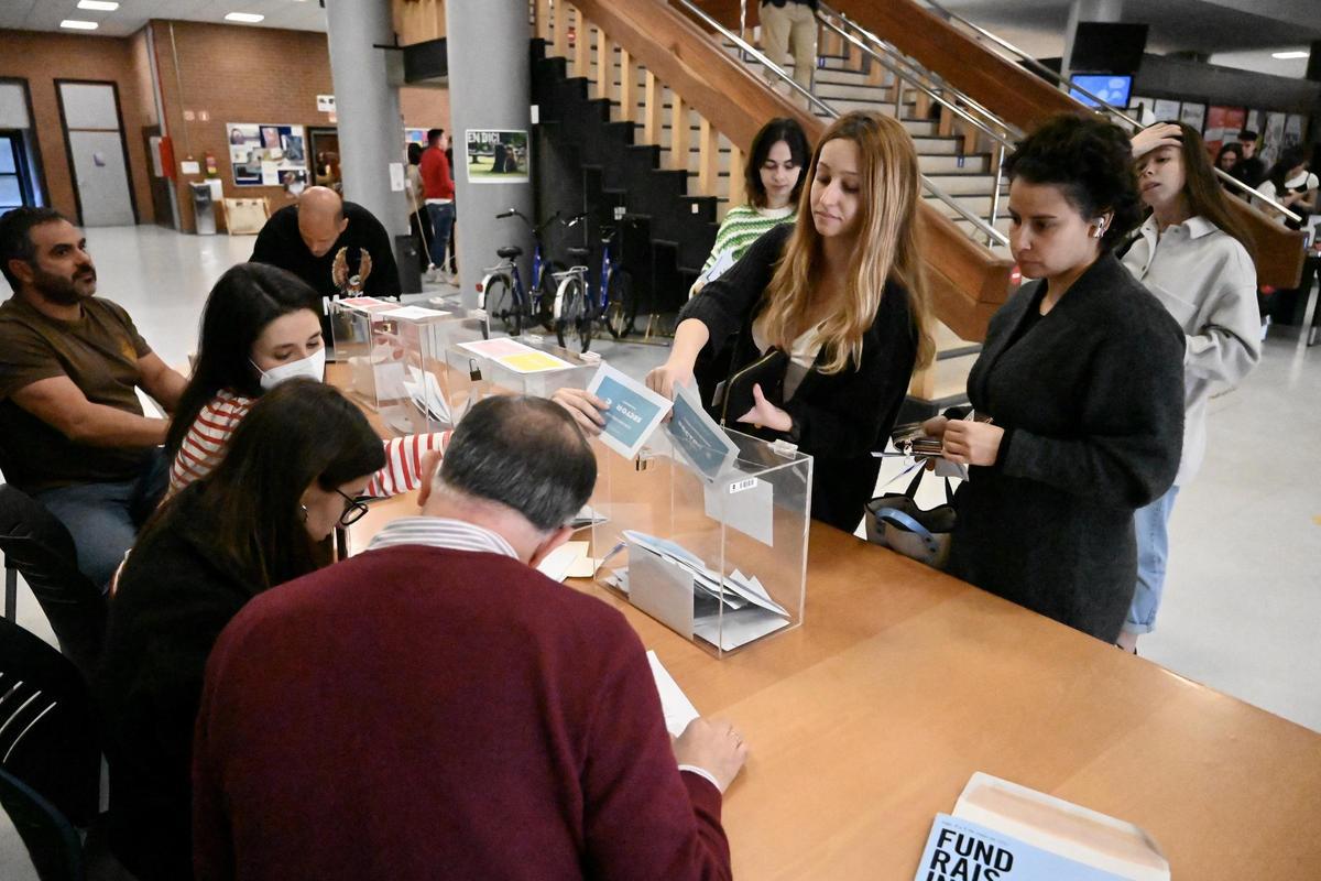 Jornada electoral en el campus de Pontevedra en mayo de 2022.