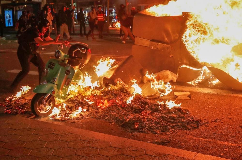 Aldarulls a Barcelona després de la manifestació contra la sentència