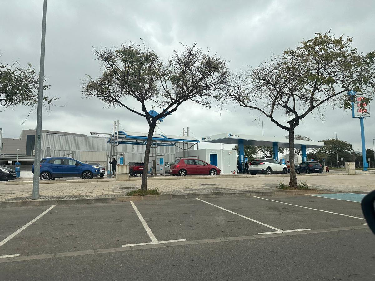 Colas en una gasolinea de Castellón
