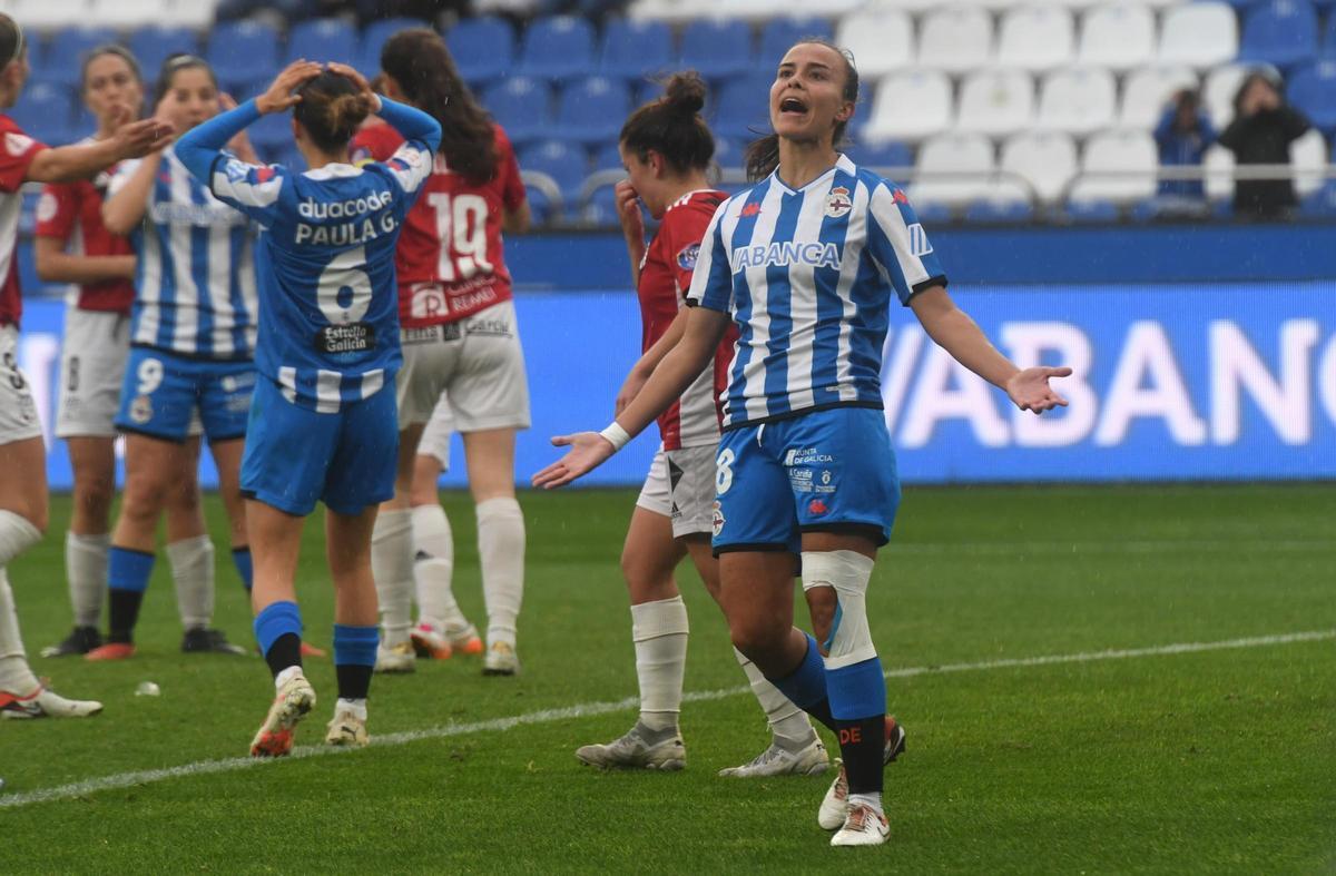 Raquel García se lamenta durante el partido.