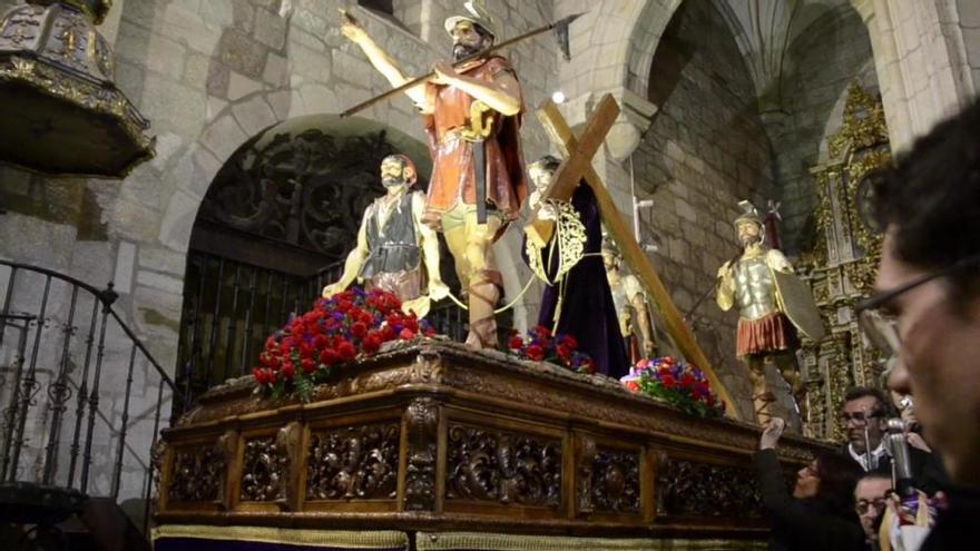 Jesús Nazareno limita el acceso para ver el baile del Cinco de Copas en San Juan