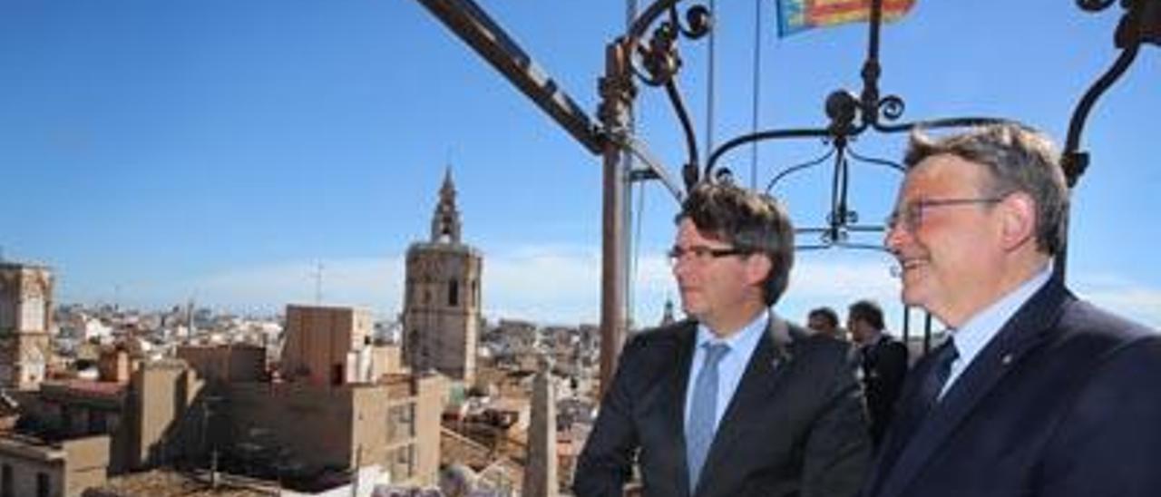 Puigdemont y Puig, en la terraza del Palau, durante su encuentro en Valencia.