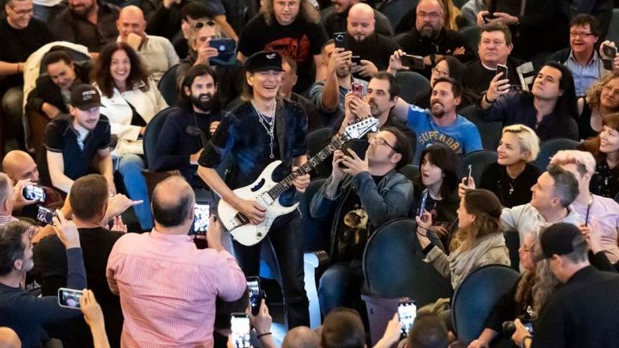 La guitarra que no se acaba nunca: Steve Vai en el Cervantes