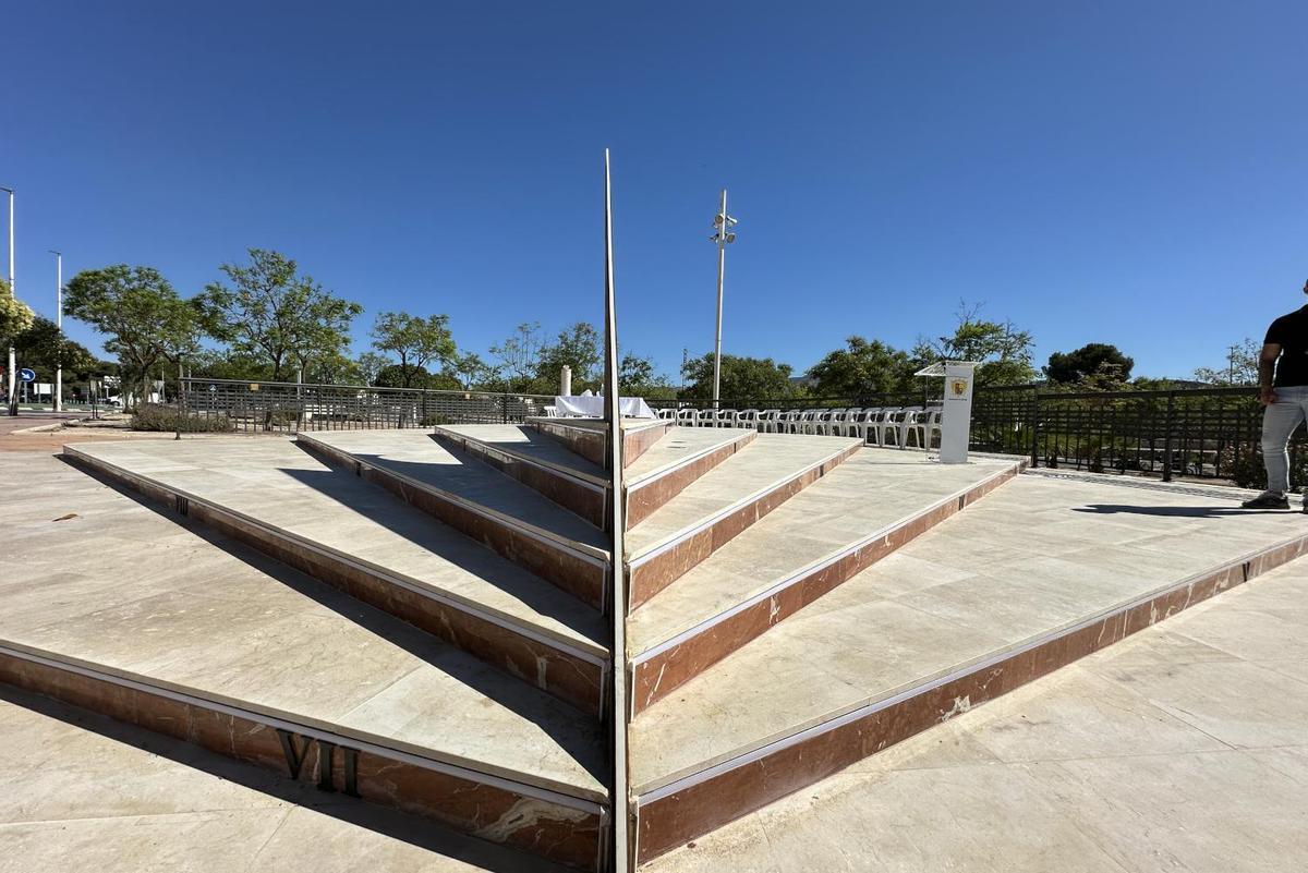 Novelda inaugura un reloj solar monumental dedicado a Jorge Juan