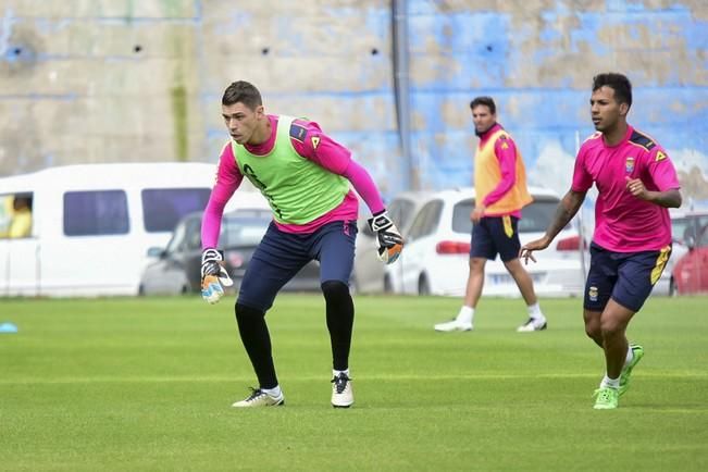 Entrenamiento de la UD Las Palmas en Barranco ...