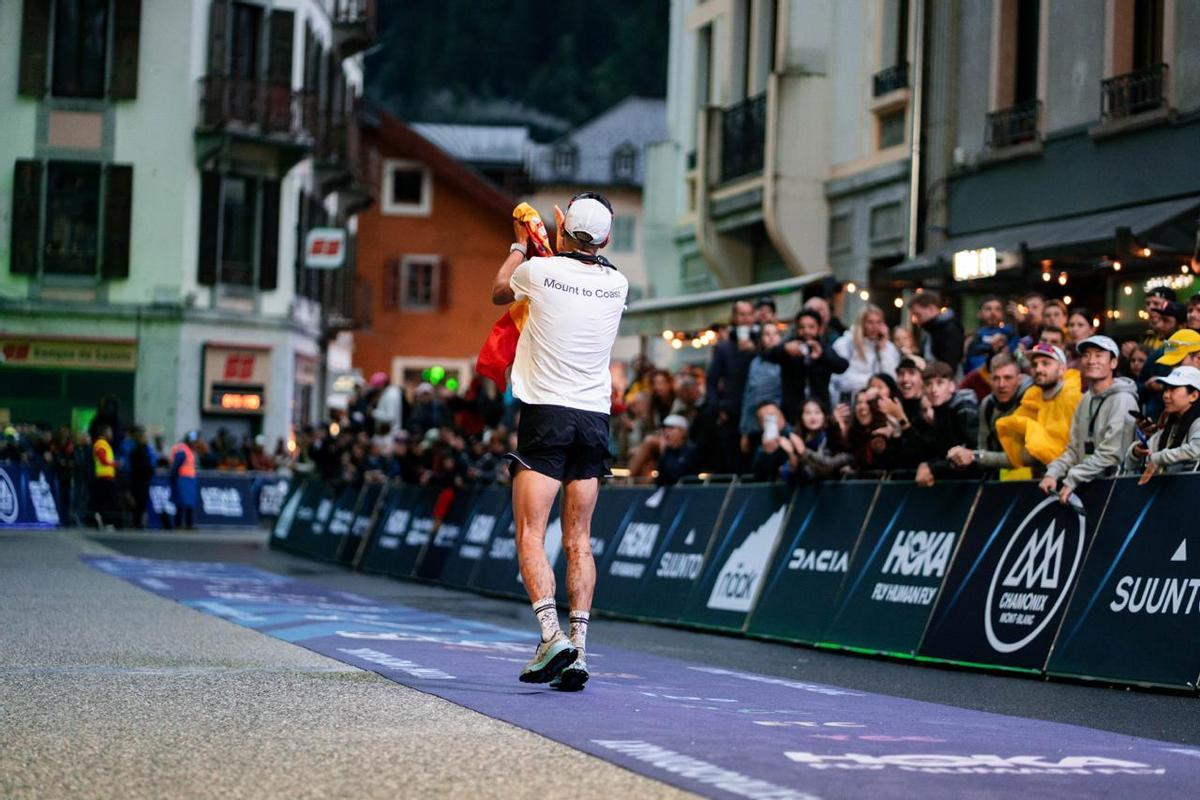 Mario Olmedo, tras cruzar la meta en Chamonix
