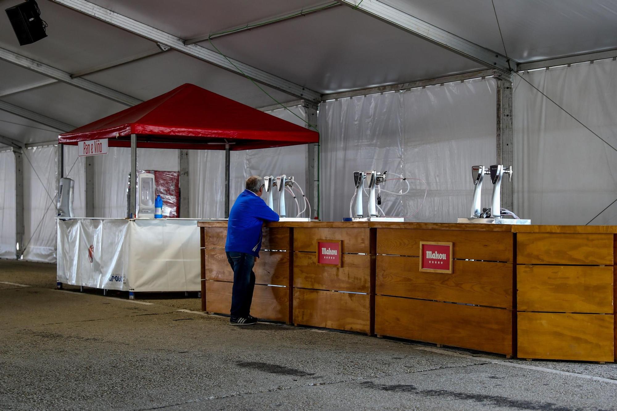 Los últimos retoques de la Festa do Marisco de O Grove.