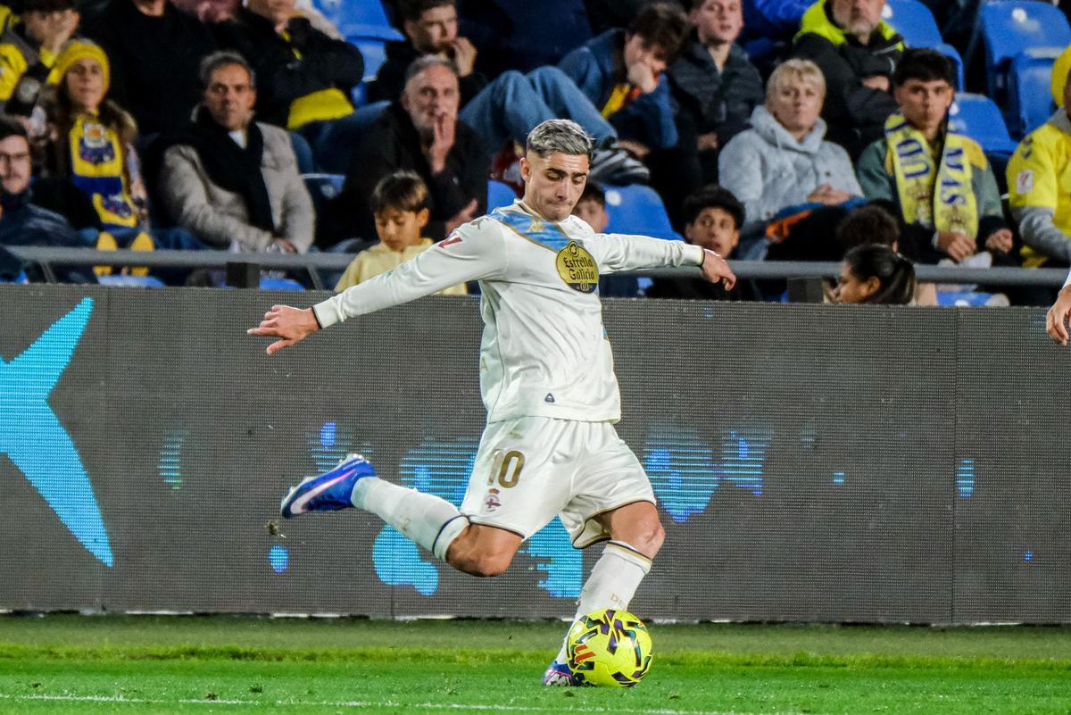 Yeremay Hernández en una acción de partido en el Estadio de Gran Canaria