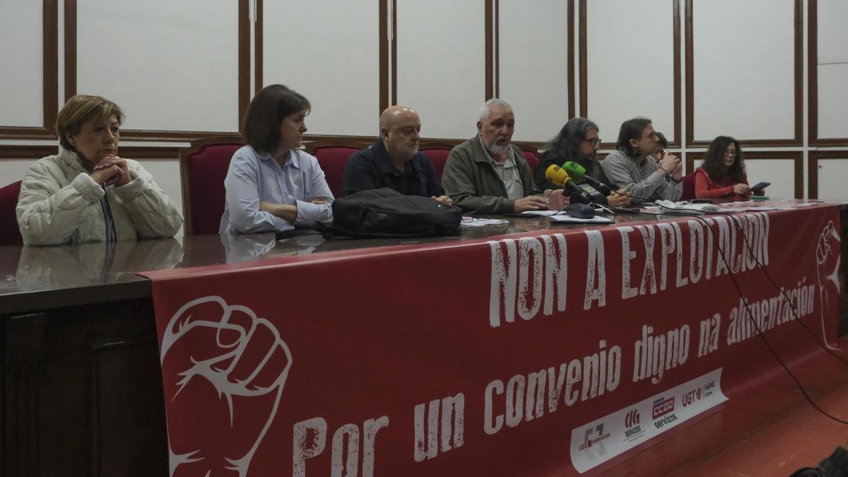 Representantes de los cuatro sindicatos convocantes.