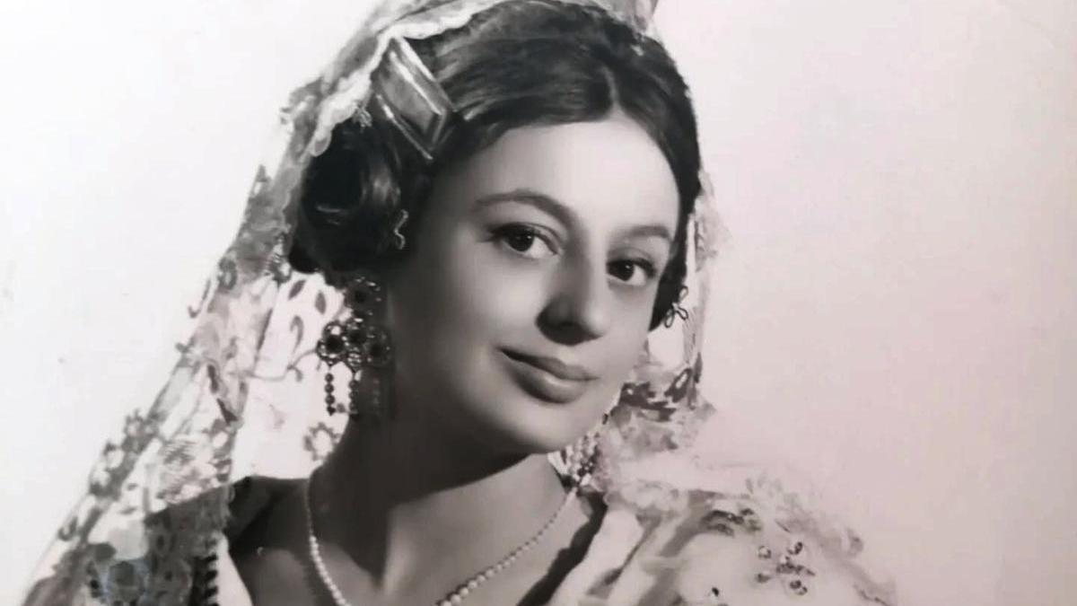 La actriz Josele Román, vestida de fallera, en una imagen de archivo