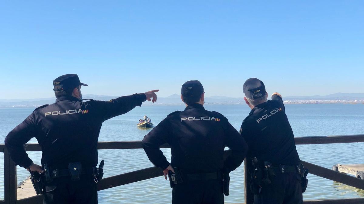 La Policía de la Generalitat identifica a 27 personas y 23 vehículos en la campaña de prevención de pesca de angulas en la Albufera València