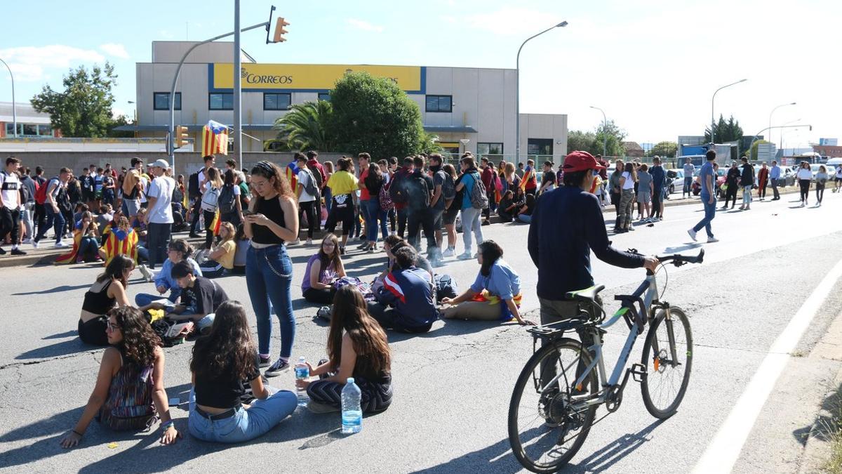 Protesta de estudiantes de Sabadell en la carretera C-58.