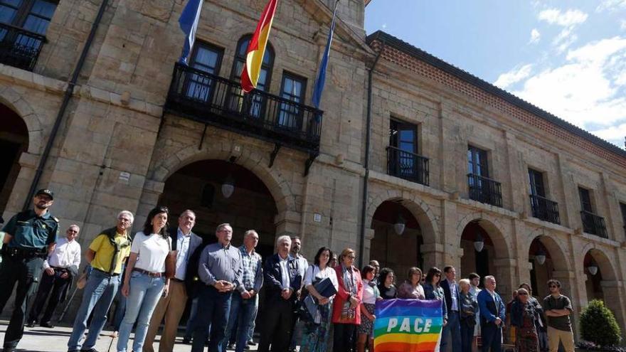 Avilés, contra el ataque al club gay de Orlando (EE UU)