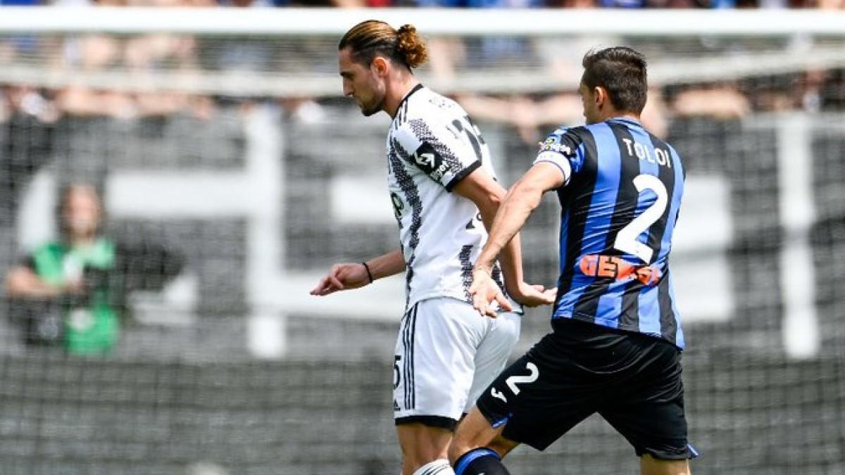 Rabiot y Toloi, en un lance del encuentro