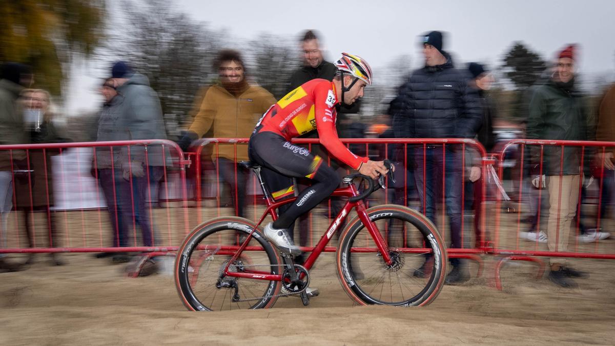 Muchas y variadas citas encara Felipe Orts en los próximos días, comenzando por la prueba de la Copa del Mundo de Gavere este lunes y las carreras del Superprestige en Diegem (nocturna) el día 28 así como la de Loenhout la jornada del 30 para cerrar este 2022.