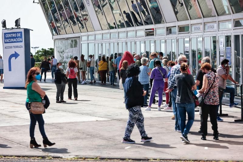 Centro de vacunación en Canarias