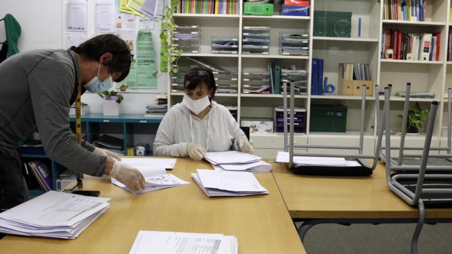 Dos docents a l&#039;escola Marta Mata de Girona |