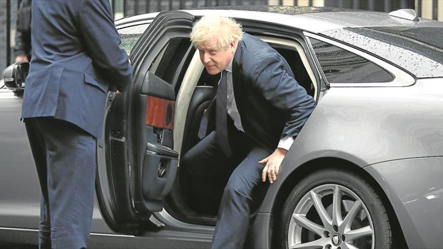 Boris Johnson cambia el Gobierno para ejercer el poder absoluto