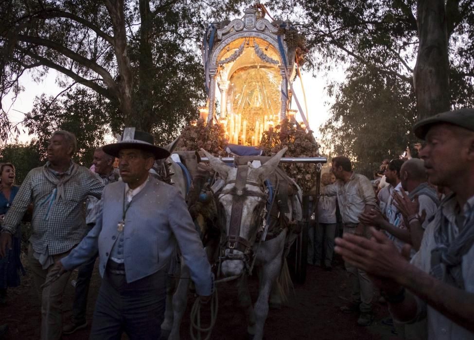 Camino al Santuario de la Virgen del Rocío en Almonte.