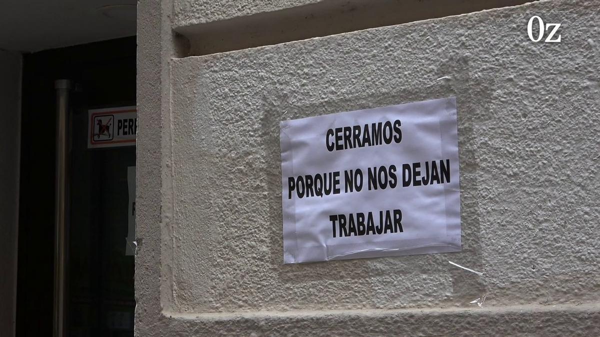 Cartel de cierre en un restaurante en Zamora