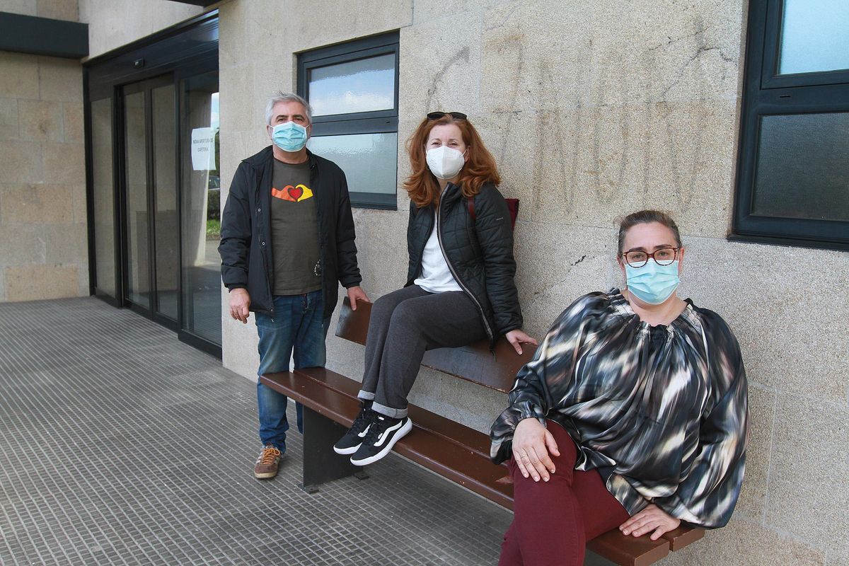José Manuel, Rita e Isabel conviven con las secuelas del virus.