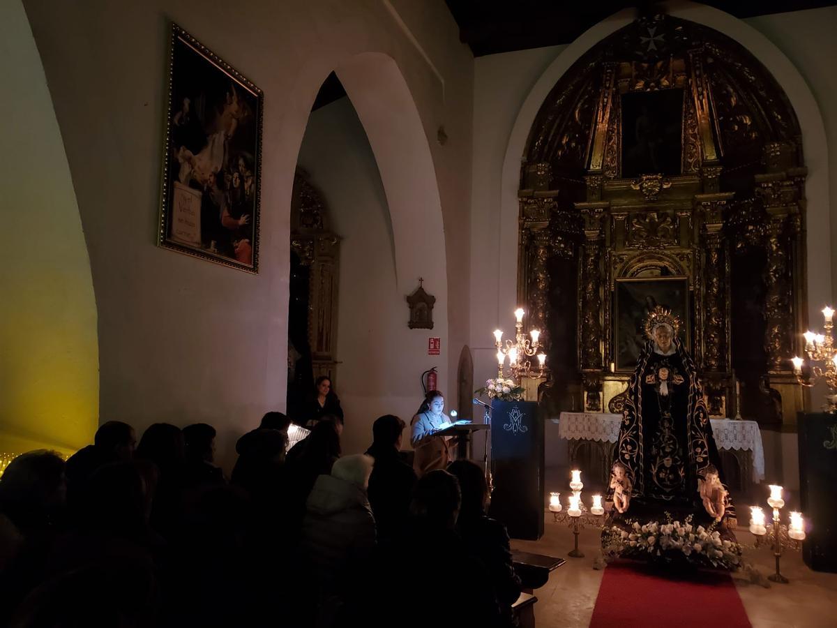 GALERÍA | Besamanos a la Virgen de la Soledad de Toro en la iglesia de Santa Catalina